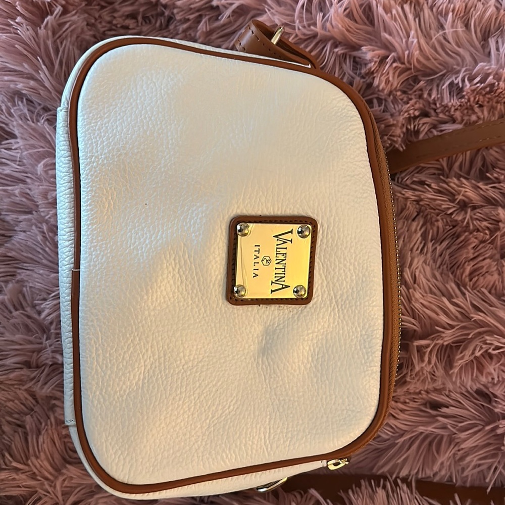 White and brown Valentina Italia bag with strap